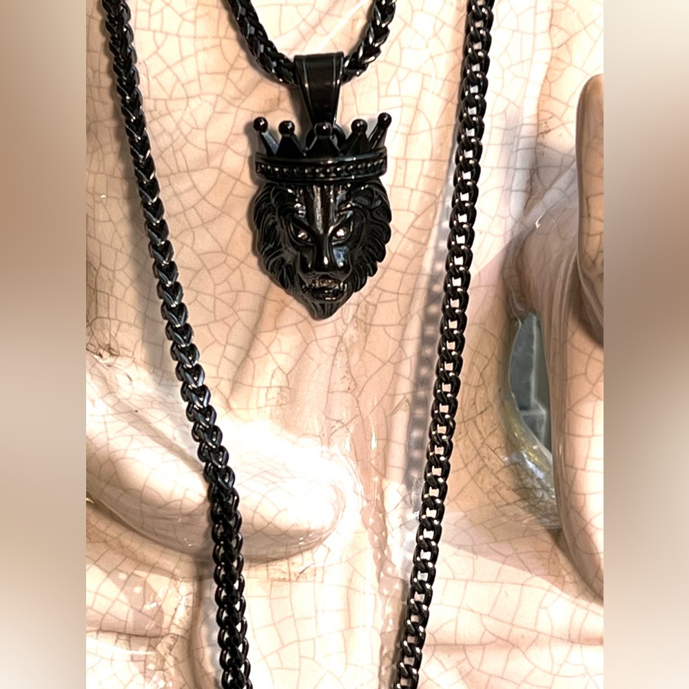 Men’ Chain with Lion Pendant